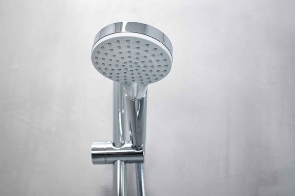 Pommeau de douche anticalcaire : pourquoi faire ce choix ?