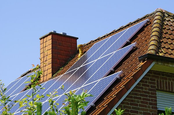 Les panneaux solaires photovoltaïques restent-ils rentables comme investissement ?
