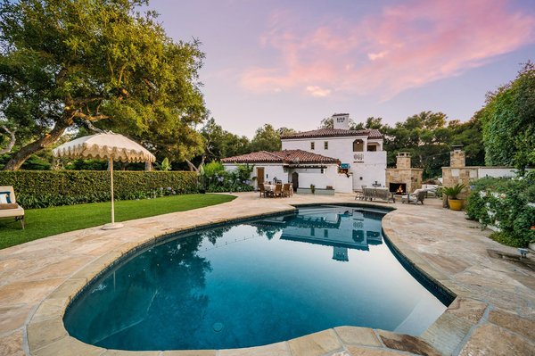 Quels sont les avantages uniques des piscines en béton par rapport aux autres modèles ?